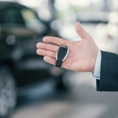 Aluguel de carro: locadoras oferecem cortesia para quem vai alugar um carro Aluguel de carro: locadoras oferecem cortesia para quem vai alugar um carro